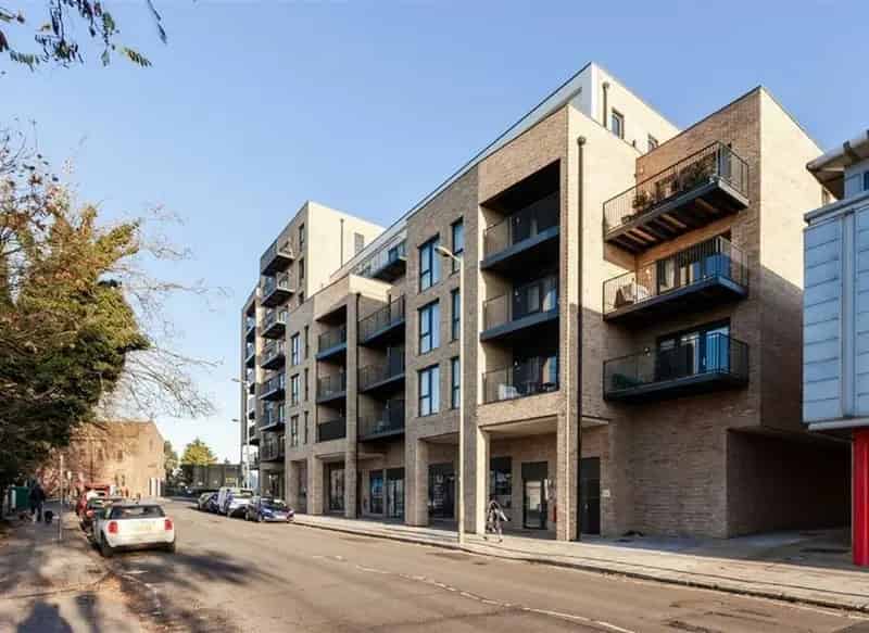 Flat For Sale , Cricklewood Lane, London, England