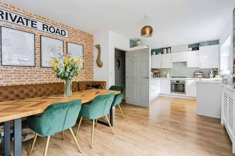 Four Bedroom Detached House With Converted Garage Study