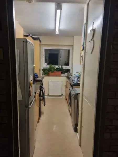 Flat For Rent in Borough of Runnymede, England