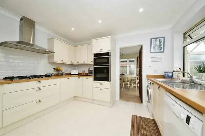 Spacious Two-Bedroom Detached Bungalow in Hunstanton
