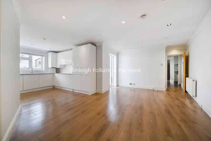 2 Bedroom Ground Floor Maisonette with Private Garden