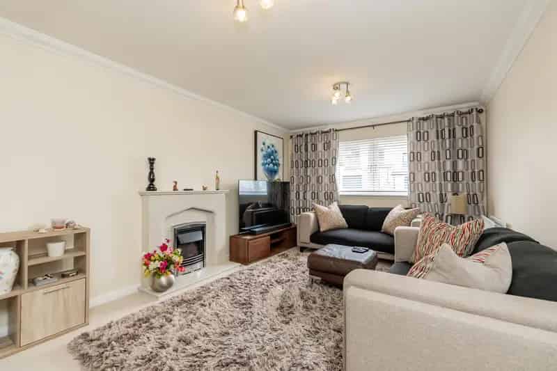 4 Bedroom Semi-Detached House Hilton Campus Near ARI