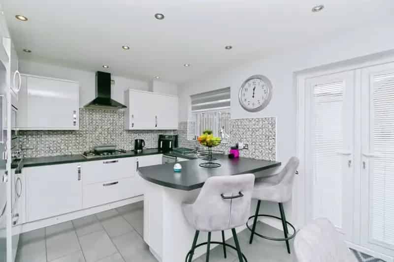 3 Bedroom End Terrace House Pencoedtre Village 2 Parking Spaces No Chain