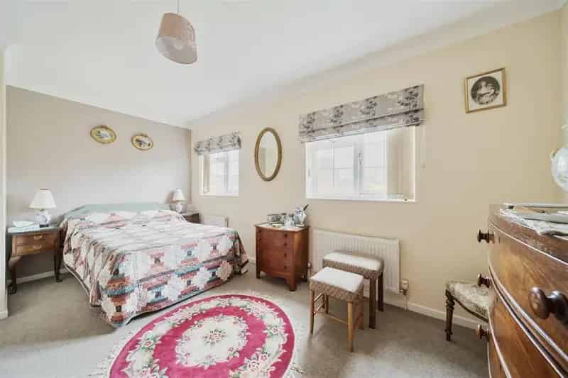 3 Bedroom Detached House for Sale in Bedford