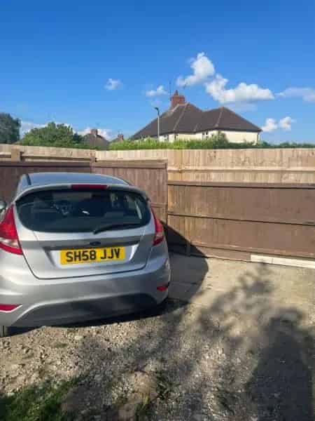 Large 3 Bed House Near Town with Massive Driveway