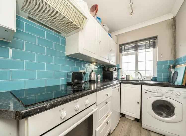 Flat For Sale in Beulah Hill, London, England