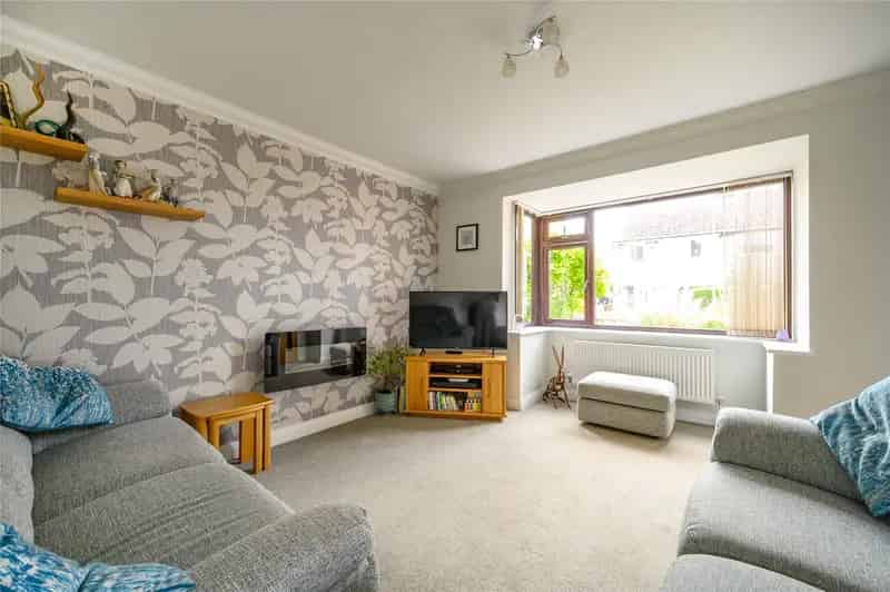 3 Bed Detached House in Gildersome, Extended Layout, Large Garden