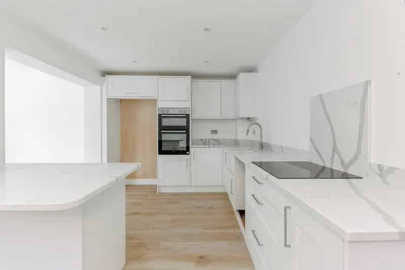4 Bed Family Home Newly Fitted Kitchen and Bathrooms Single Garage