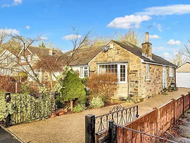 Spacious 2-Bed Semi-Detached Bungalow in Spofforth