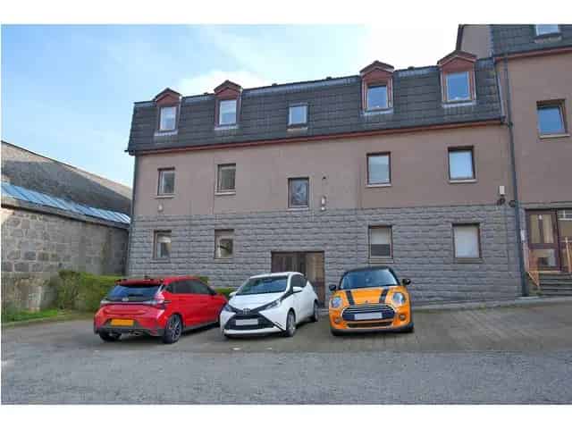 2 Bedroom Flat for Sale Modern Development Quiet Location