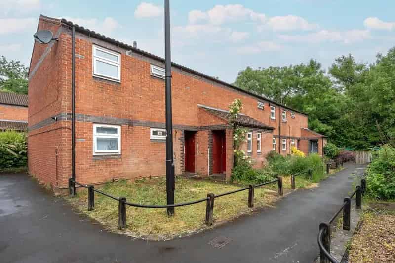 1 Bedroom Ground Floor Flat for Sale