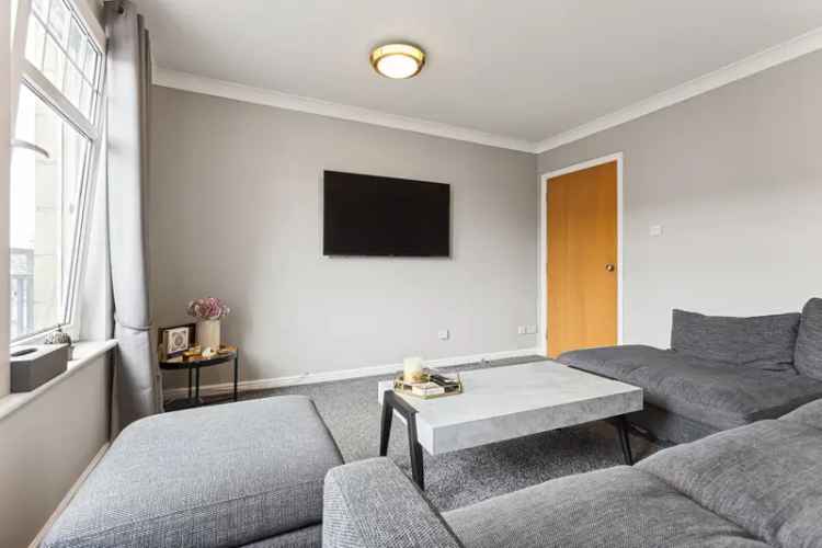 Modern 2-Bedroom Apartment in Shawlands with Private Parking