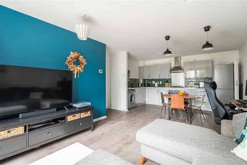 2 Bed Flat - Ground Floor with 1 Reception Room