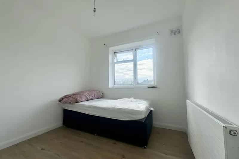 3 Bed End Terrace House Hull HU6 Available Now