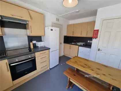 3 Bedroom Townhouse in Aberdeen HMO Licensed Fully Furnished