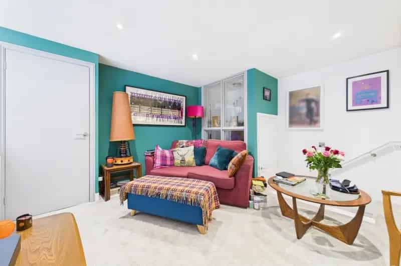 1 Bedroom Flat for Sale - Stunning Apartment with Parking and Share of Freehold