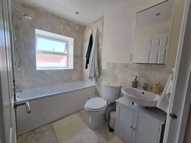 1 Bed Flat for Sale Northolt - Modern Apartment