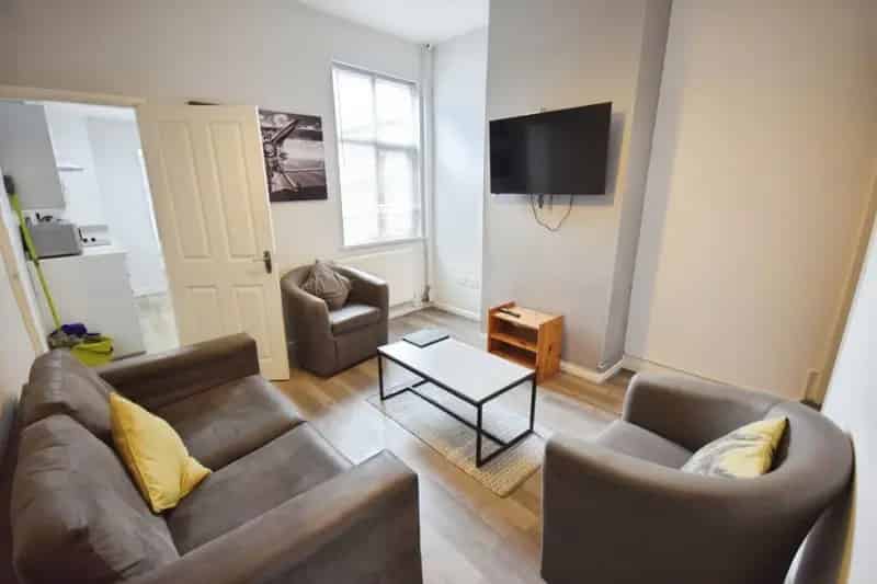 2 Bedroom House To Rent Available 09 08 2025