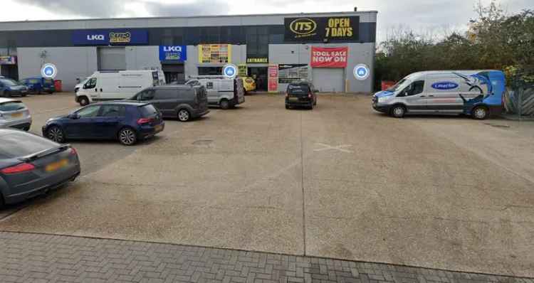 Harlow Trade Counter Unit To Let - Excellent Parking and Location