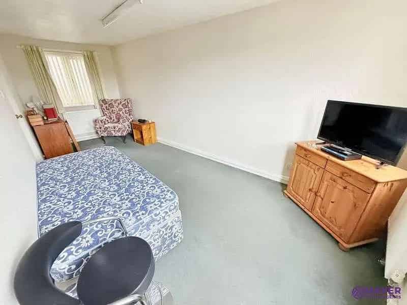 3 Bed End Terrace House Southway No Onward Chain
