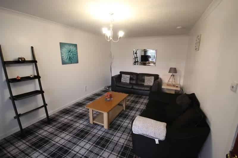 3 Bed Semi Detached House For Lease