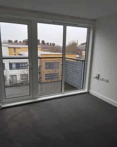 2 Bedroom Flat near Greenwich Station