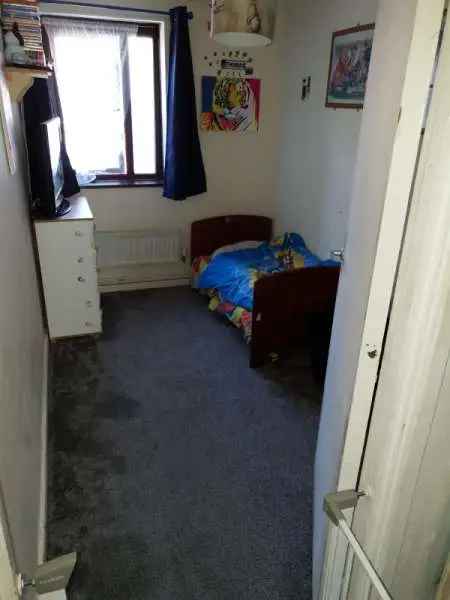 Flat For Rent in Worthing, England