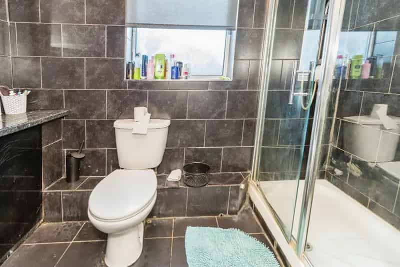 Four Bedroom Semi Detached House Woolston