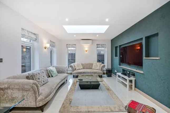 Terraced house to rent in Kingston Road, Teddington TW11