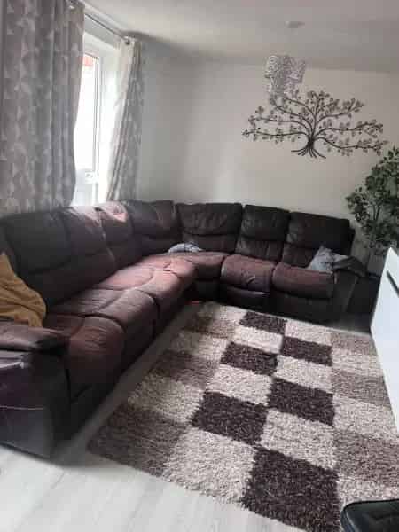 3 Bedroom House Near Schools - Recently Renovated