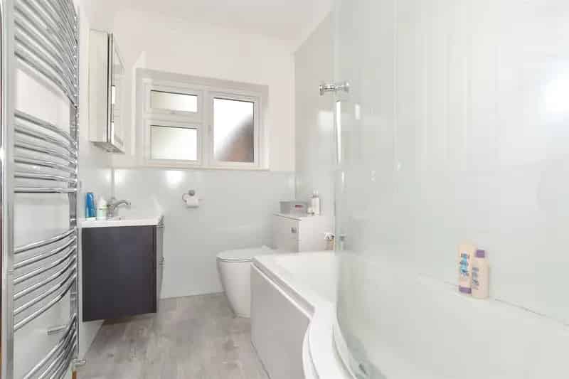 3 Bedroom Semi-Detached House For Sale Near Bursted Woods