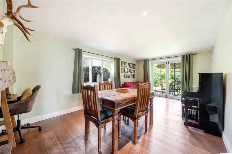 4 Bedroom Semi-Detached House For Sale Newmillerdam