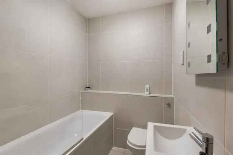 2 Bedroom Flat To Let Aldgate - Available 19-03-2025