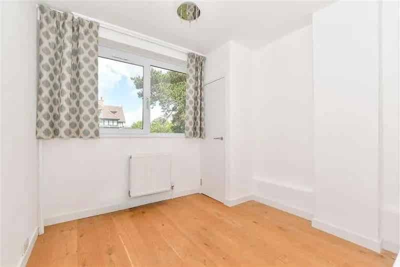 3 Bed Flat for Sale in Folkestone