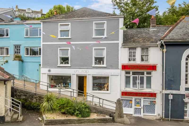 Commercial Premises Plus 2 Apartments & Garden