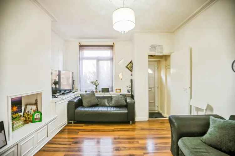 2 Bed Freehold Cottage Norbury Large Garden Modern Kitchen