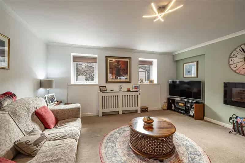 2 Bed Terraced House with Private Garden and Parking