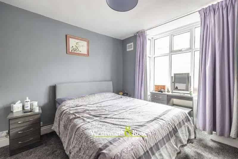 1 Bed Flat for Sale Freehold Available