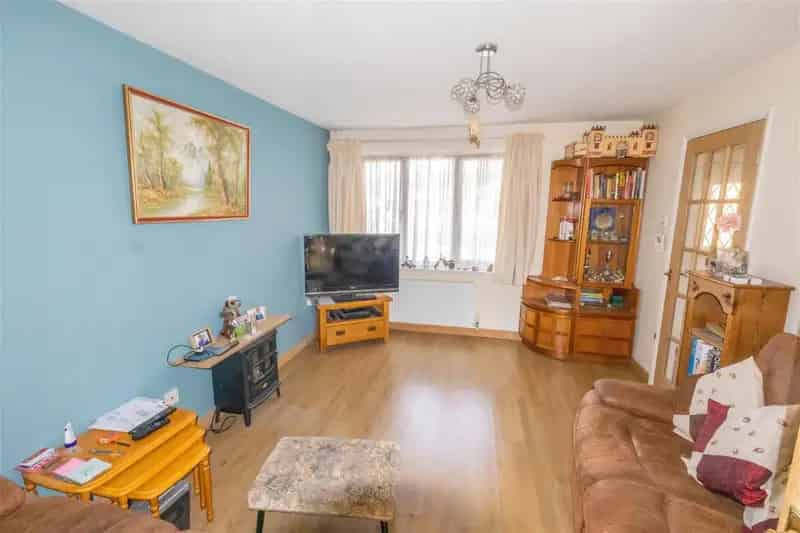 3 Bed House for Sale Corner Plot Potential to Extend