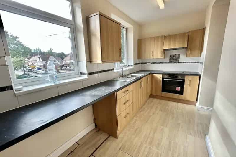 Two Bedroom Maisonette Near Moor Bridge Tram Stop