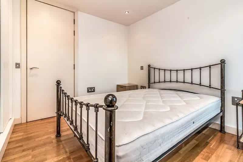 2 Bedroom Furnished Apartment Salford M50 - Secure Parking & Water Views