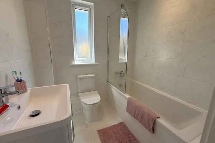 3 Bedroom House Near Town Centre