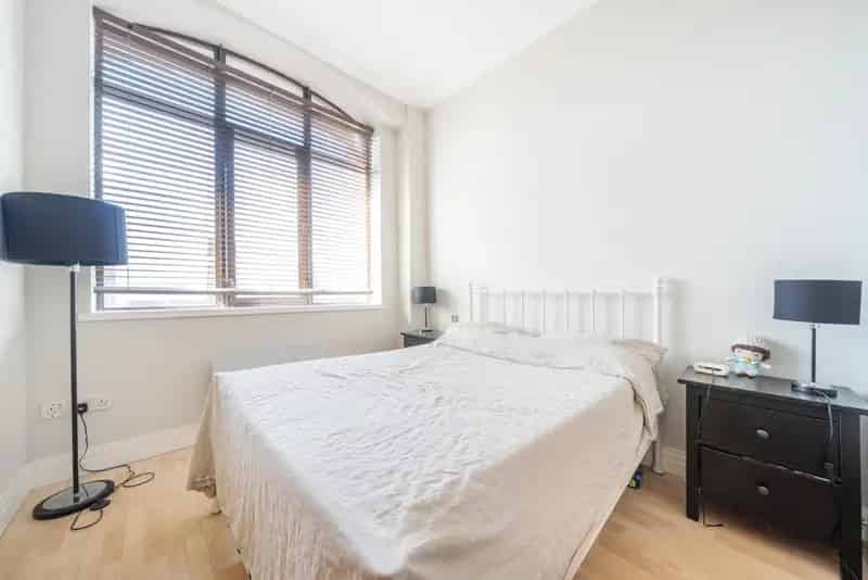 Art Deco 2-Bed Flat near Aldgate Tube Station