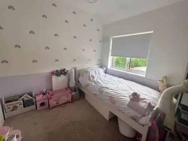 Newly Decorated Home Near Shops and Schools