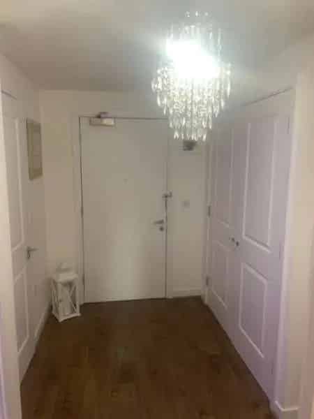 Large 2 3 Bedroom Flat Wimbledon Balcony Parking New Flooring