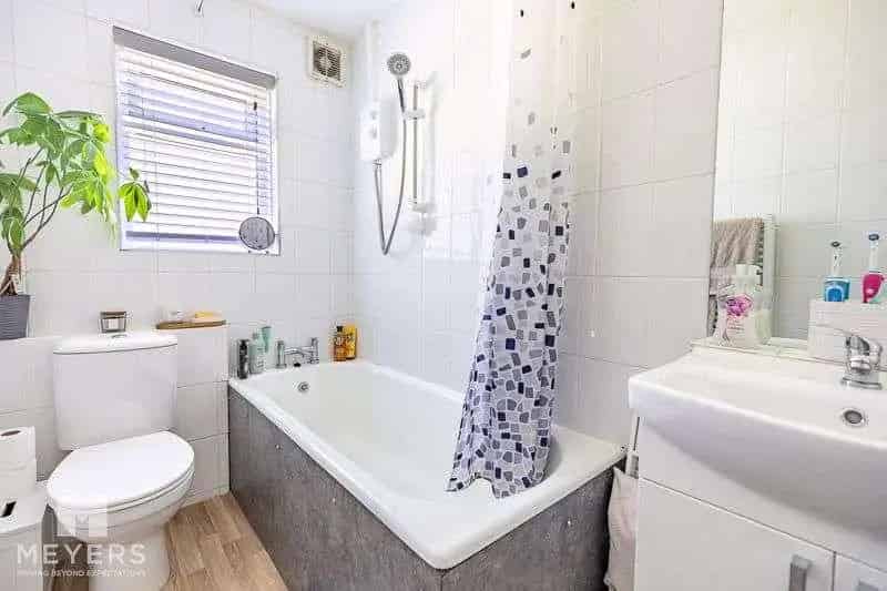 2 Bed Flat for Sale - Ground Floor Apartment with Balcony