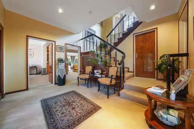 Family Home for Sale in Hampstead Garden Suburb