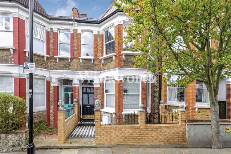 3 bedroom house in London