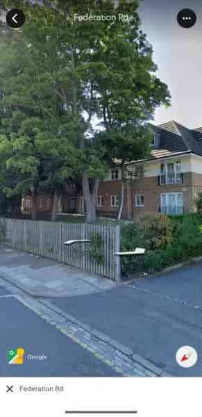 Two Double Bedroom Flat Near London with Garden and Parking