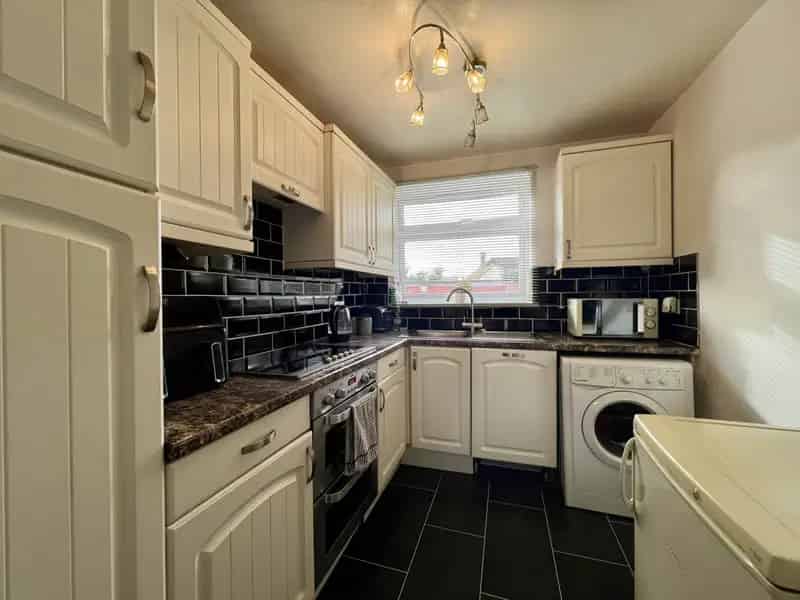 2 Bedroom Flat House to Rent